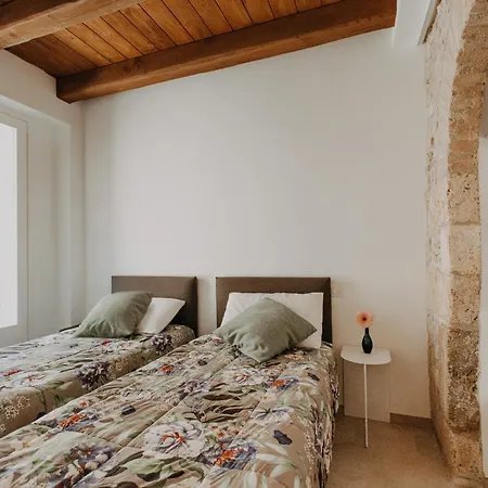 Apartment Charme In Centro With Private Parking