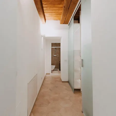 Apartment Charme In Centro With Private Parking